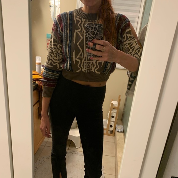 The Langford Line Cropped Vintage Sweater - Picture 8 of 8